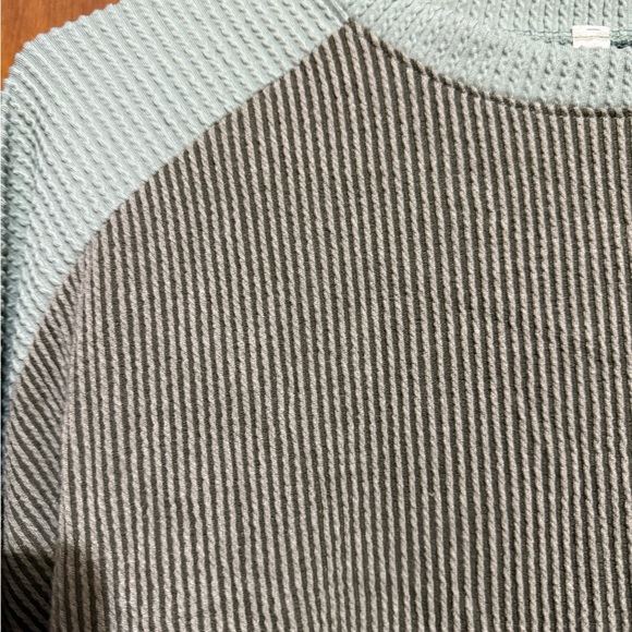 Source Unknown Two-Tone Ribbed Blouse - Green - Picture 2 of 3